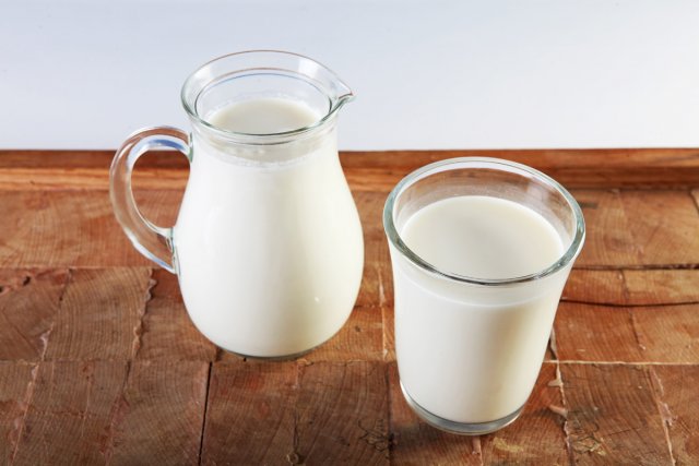 Специалисты из США рассказали почему рекомендуется употреблять обезжиренное молоко