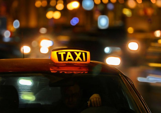 Таксист в Подмосковье ограбил иностранца