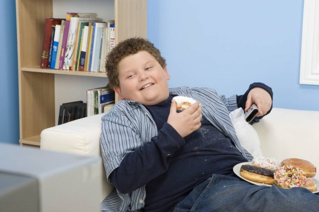 О причинах ожирения школьников рассказал диетолог
