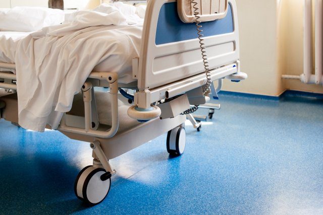 Пациенты Курганской больницы пожаловались на нехватку больничных коек