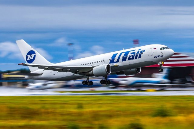 Сотрудники авиакомпании Utair рассказали о причине экстренной посадки самолета