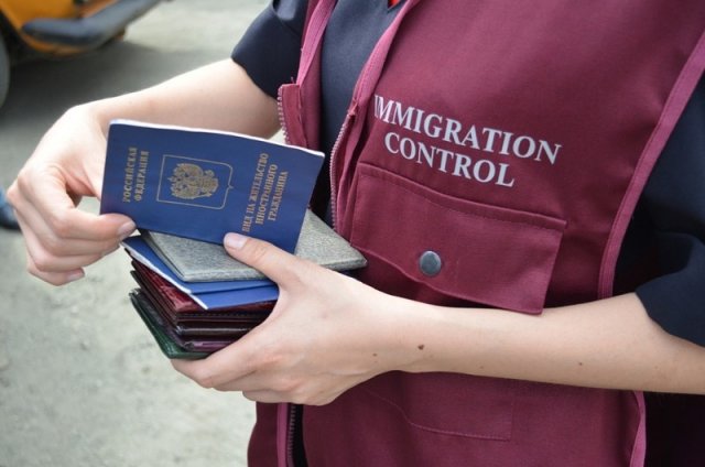 Жительницу Ханты-Мансийска обвиняют в незаконной регистрации мигрантов
