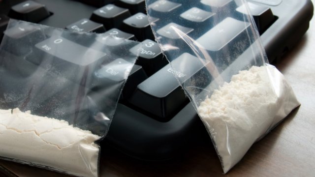 Борьба с пропагандой наркотиков в сети начали сотрудники МВД