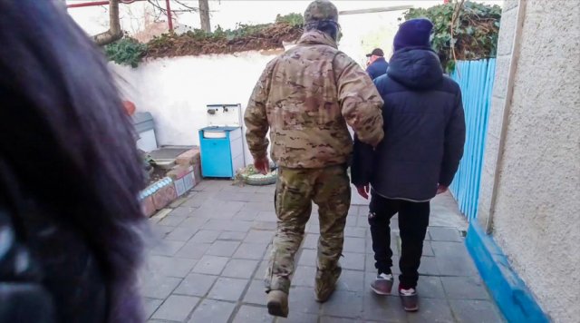 Подростки, которые готовили теракт в Крыму, взяты под арест