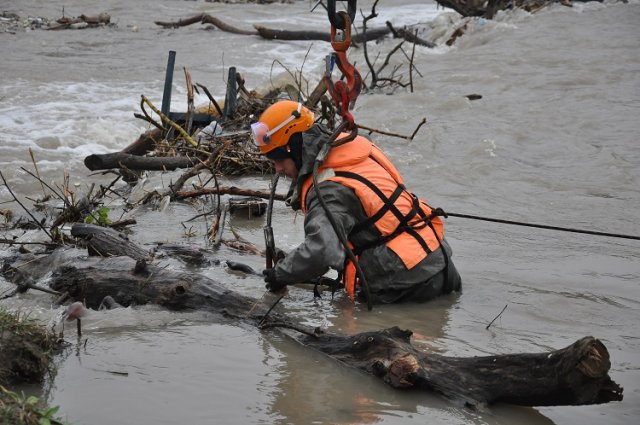Ребенок погиб, провалившись в реку в Оренбургской области