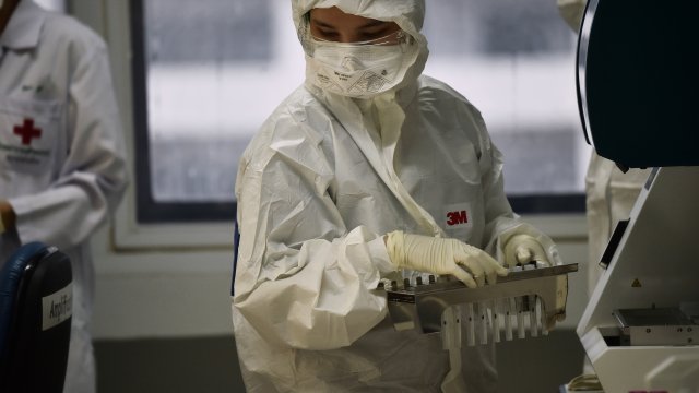 О неэффективности масок против коронавируса заявили в Великобритании