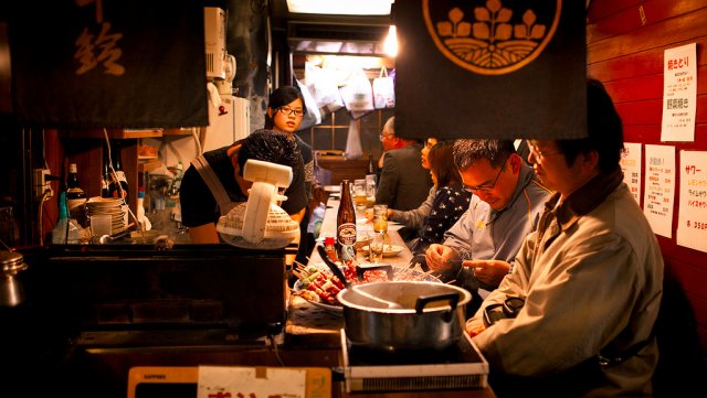 Японец с коронавирусом намеренно оправился в бар заражать людей