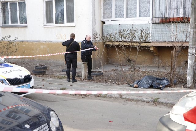 Подросток погиб, выпав из окна 16 этажа в Москве