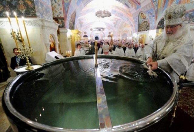 В католической церкви в Литве отказались от священной воды