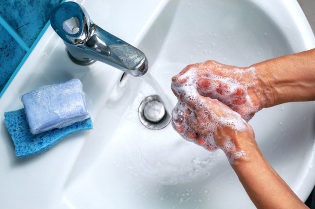 Врачи рассказали, почему нельзя часто мыть руки