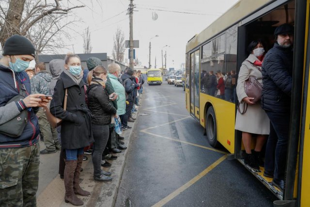 В общественном транспорте Киева разрешат проезд только по пропускам