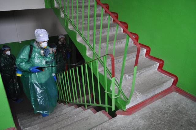 В Казани проводится обработка жилых домов против коронавируса