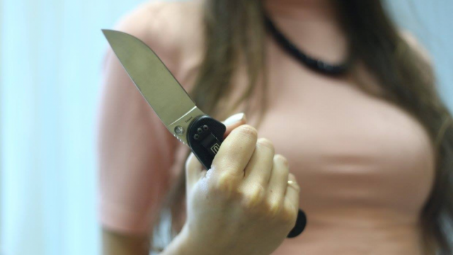 Жительница посёлка Елизаветино в Электростали совершила нападение с ножом на мужчину