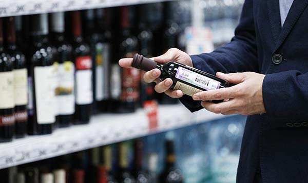 Ограничения на продажу алкоголя будут введены в российских регионах