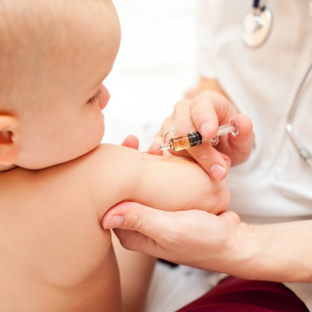 В российском Минздраве сообщили о приостановлении плановой вакцинации