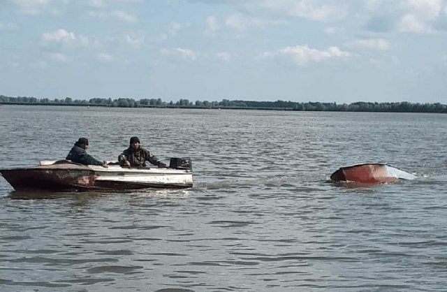 Утонувших рыбаков нашли на Ладожском озере