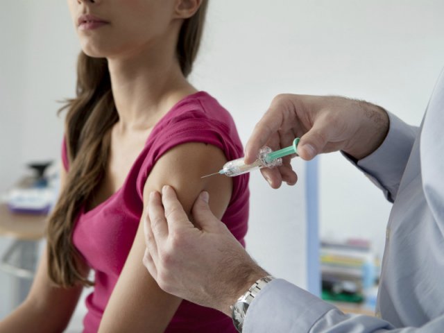Перенести плановые прививки порекомендовали в Роспотребнадзоре