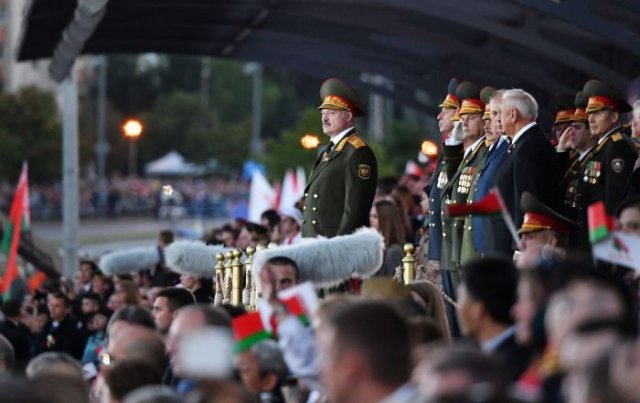 Белорусский парад Победы предложено транслировать в России