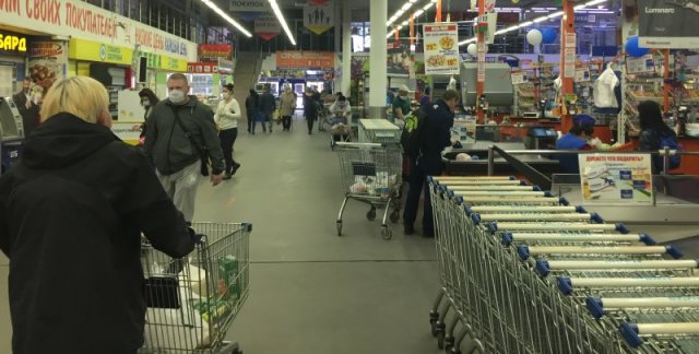 Штрафовать начали покупателей и продавцов без масок в Липецке