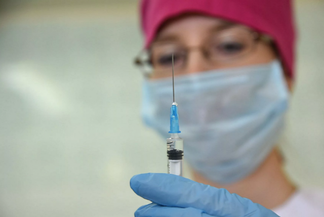 Мурашко рассказал, когда россияне смогут получить вакцинацию от гриппа
