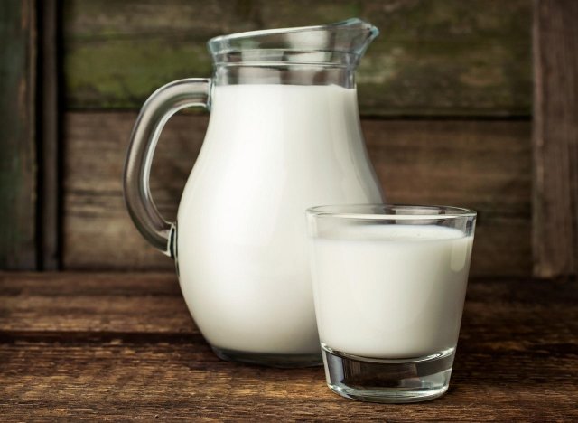 Нутрициолог рассказала, почему взрослым людям противопоказано молоко