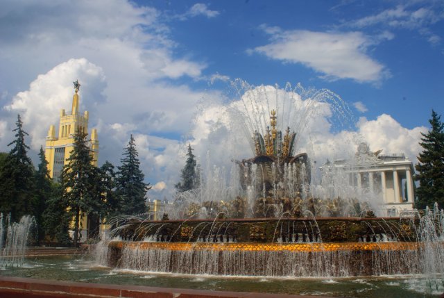 Сезон работы фонтанов начался в Москве