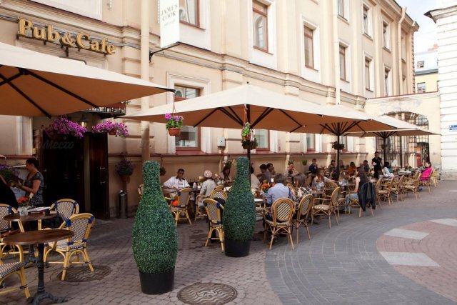 Летние кафе возобновят работу в Санкт-Петербурге с 25 июня