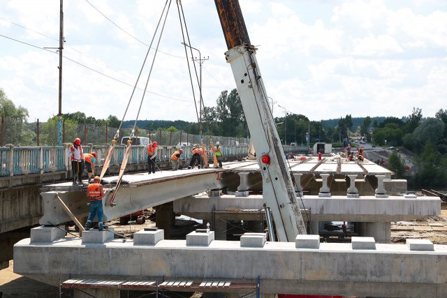 О завершении строительства Литейного моста сообщили в Брянске