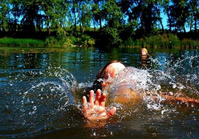 Сотрудники СК сообщили о возбуждении дела по факту смерти ребенка на реке в Омской области