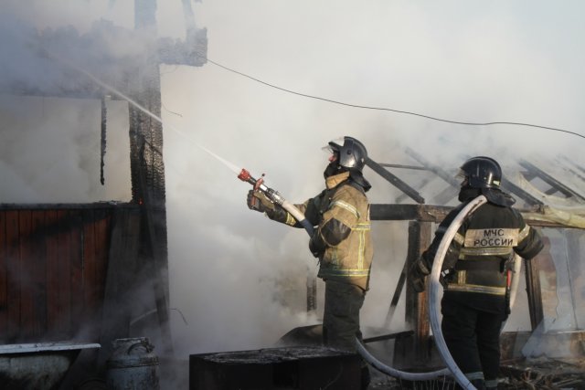 Двое жителей Псковской области погибли в результате пожара в частном доме