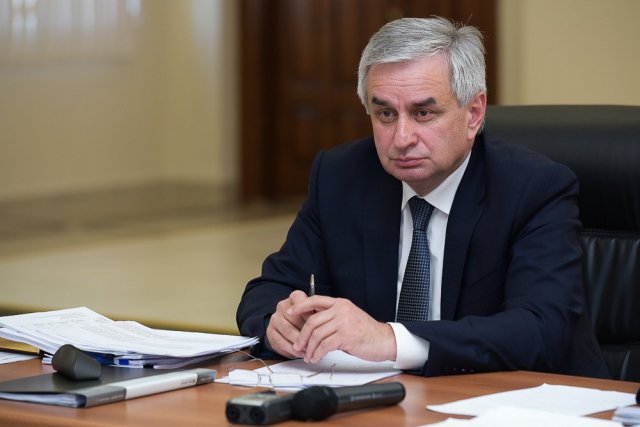 Президент Абхазии сообщил о продлении ограничений на границе с Россией