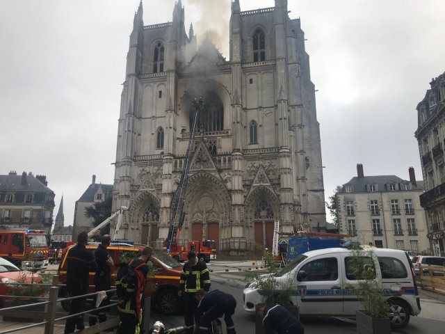 Уголовное дело возбуждено во Франции по факту поджога кафедрального собора Святых Петра и Павла