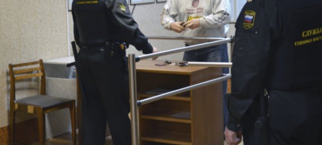 В Вологодском суде была задержана ответчица со шприцом с наркотиками
