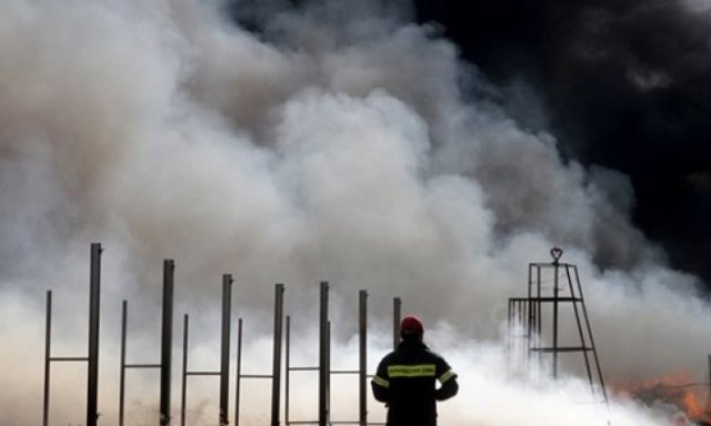 В Афинах произошло возгорание на заводе по переработке пластика