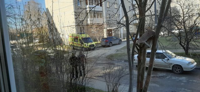 Женщина из Санкт-Петербурга пострадала из-за того, что её сбросили с 3 этажа