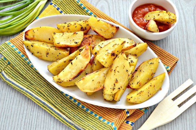 Диетолог рассказал о том, какое блюдо из картофеля является наиболее вредным, а какое наиболее полезным