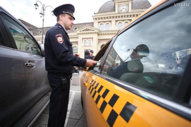 Таксиста из Москвы задержали после того, как он надругался над спящей пассажиркой