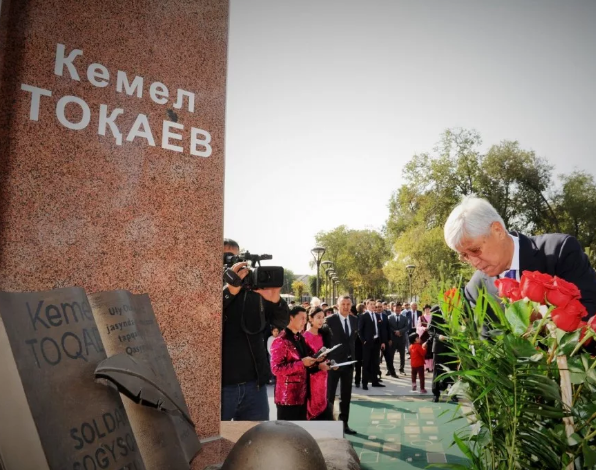 Мемориальная доска, посвящённая отцу казахстанского лидера, была установлена в Омске