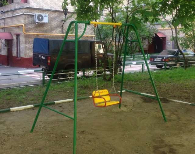 Ребёнок в Якутске пострадал на детской площадке