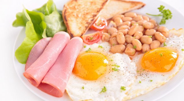 Исследования показали какой завтрак поможет разогнать метаболизм и избежать переедания и набор лишнего веса