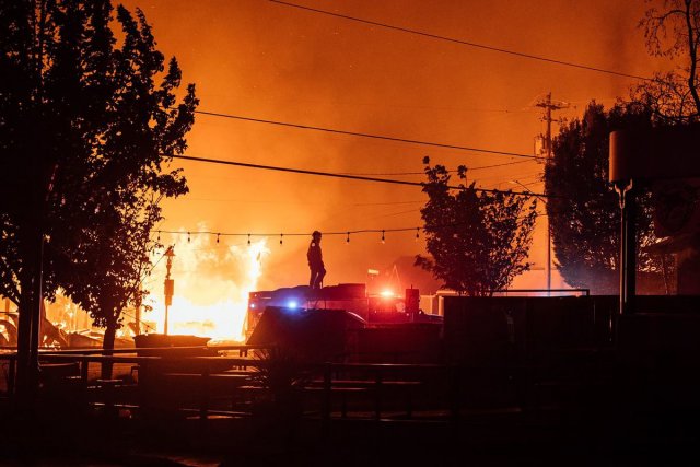 Ситуация с природными пожарами усугубляется в штате Орегон США