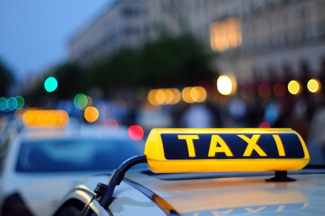 В столичном Департаменте транспорта предлагается усилить контроль над работой агрегаторов такси