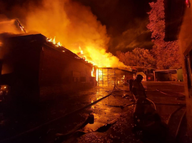 Из-за загоревшегося грузовика в Воронежской области произошёл пожар в гостинице
