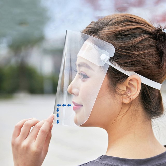 Эксперты оценили пользу медицинских масок и защитных экранов