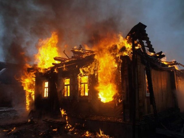 Сгоревший «самострой» стал причиной смерти троих детей в Новосибирской области