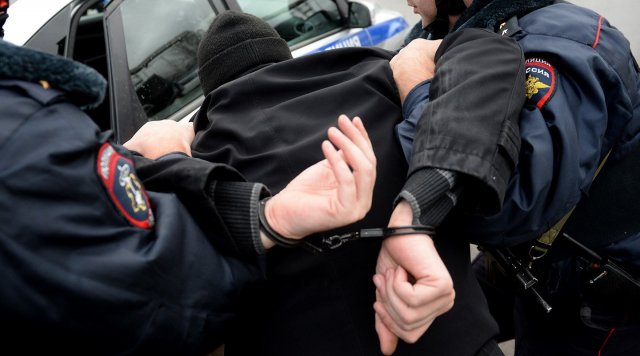 Нападение на двух полицейских совершил житель Москвы