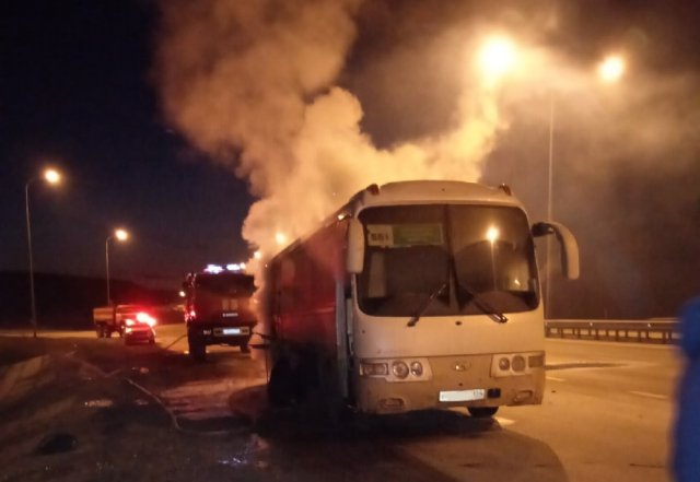 В Челябинской области загорелся автобус с пассажирами