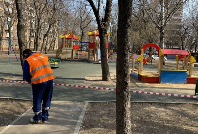 Программа по ликвидации опасных детских площадок продолжается в Астрахани