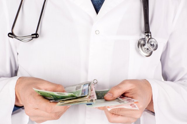 В Оренбурге врачам предоставили выплаты только после проверки прокуратуры