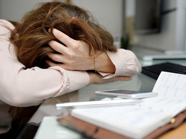 Социолог рассказал, какие группы людей больше всего подвержены стрессу